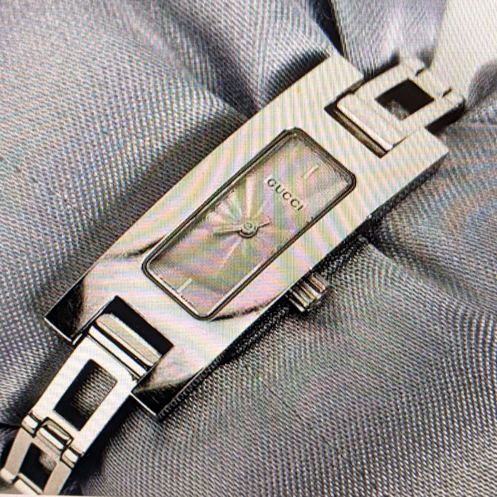 AUTHENTIC GUCCI SWISS MADE LADIES QUARTZ TIMEPIECE MODEL 3900L - Picture 3 of 7